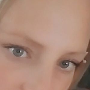 Meet your Posher, Dominique